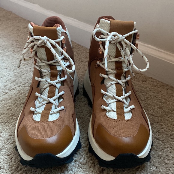 Universal Thread Snow Shoes - Picture 2 of 3